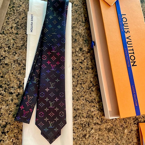 🎁HOLIDAY 25’🎁🆕💯 LOUIS VUITTON  MONOGRAM FUSHIA BLACK MULTI-CLR MOTIF W/TAGS🔥HOT🔥 - Picture 6 of 16